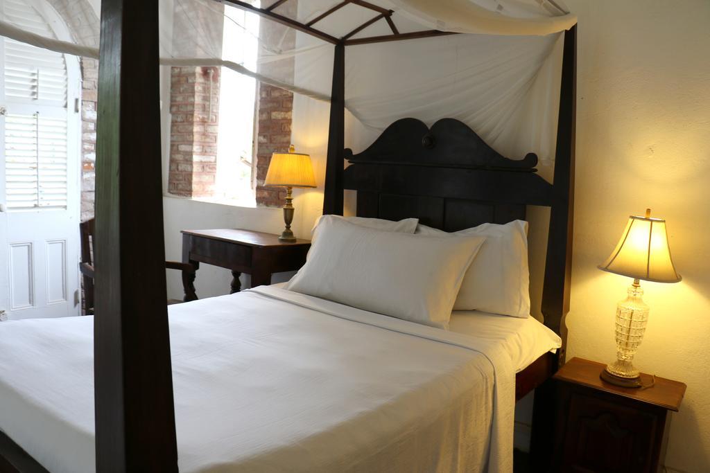 Hotel Florita Jacmel Bagian luar foto